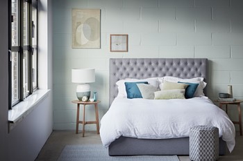 https://www.prshots.es/contents/archives/194/254/images/thumb350x287_auto/Furniture-Village-Garcia-Ottoman-Bedframe-569-Madrid-Table-Lamp-_4d62c_thumb.jpg