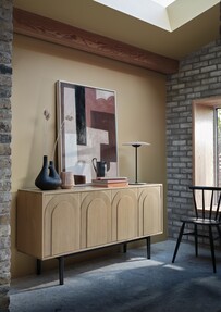 https://www.prshots.es/contents/archives/194/254/images/thumb350x287_auto/furniture_village_furniture-village-ercol-ravello-sideboard-1095_e6344_thumb.jpg