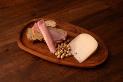 Acacia Dish Board 40x22x2 5 RRP €32 Now €20