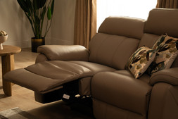 Hugo Leather 2 Seater Manual Recliner Sofa - (RRP€2,099) NOW €1,299