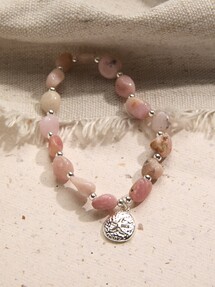 https://www.prshots.es/contents/archives/2507/1209/images/thumb350x287_auto/fatface-pink-mcs-bracelet-14.50-2_thumb.jpg