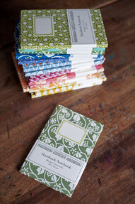 https://www.prshots.es/contents/archives/2622/1245/images/thumb350x287_auto/cambridge_imprint_harback-notebook-lined-lifestyle-8_1_aef95_thumb.jpg
