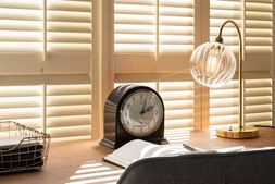 Adjustable table lamp with ribbed Hereford shade