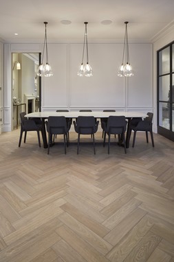 Wellington Dish Cluster clear gbp810.00 Credit Teddington House, Havwoods Flooring, Fritz Fryer Lighting.4