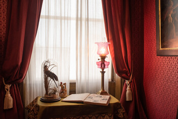 https://www.prshots.es/contents/archives/2628/1246/images/thumb350x287_auto/fritz_fryer_holst-museum-visit-fritz-fryer-lighting-46_thumb.jpg