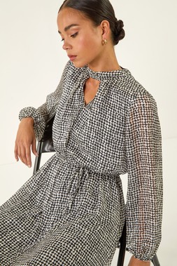Roman Petite Black Geometric Keyhole Front Dress