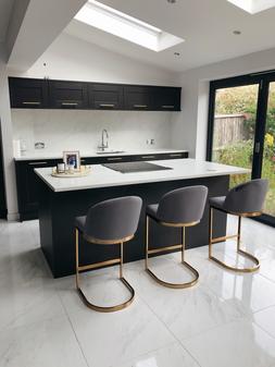 Matteo Kitchen Stool With Backrest, Ink Grey Sustainable Velvet & Brass