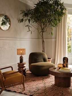 Homesense A-W - That 70s Show - Living Room