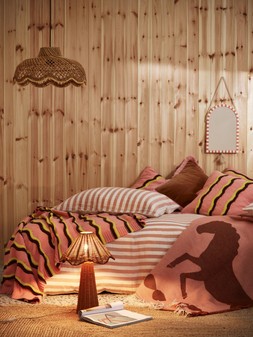 Pink Jacquard Horse Throw £39.5
