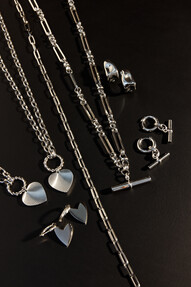 https://www.prshots.es/contents/archives/329/362/images/thumb350x287_auto/oliver-bonas_ob_campaign_still-life-jewellery_415_thumb.jpg