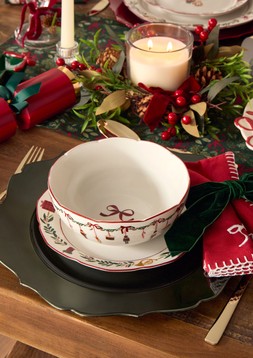0601 2072750 B&M AW26 Timeless Tradition Dining Cameo05 Crop