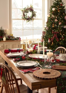 0601 2072750 B&M AW26 Timeless Tradition Dining Main01 Crop