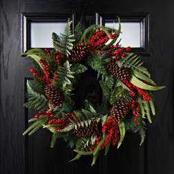 60CM WREATH WITH RED BERRIES (UN LIT) £20 (425451)