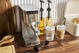 B&M HOME SS26 // COFFEE STATION // BLAUPUNKT BARISTA ESPRESSO COFFEE MACHINE £49 // GLASS SYRUP DISPENSER £2.50 // ACAI WOOD SPOON REST £2 //