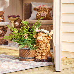 B&M GARDEN SS26 // HIGHLAND COW // HIGHLAND COW PLANTER £12 // HIGHLAND COW POT STICK £2 //