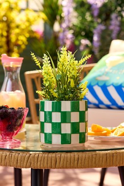 B&M GARDEN SS26 // BRIGHTS // BRIGHTS PLANTER £4 // ARTIFICIAL MEADOW FLOWER £4 // 4PK ICE CREAM BOWL £3 //