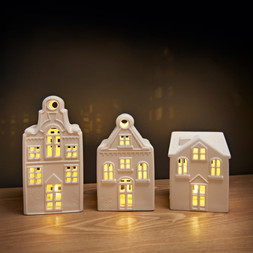 SET OF 3 CERAMIC LED HOUSES WITH R EMOTE £10 (424090)