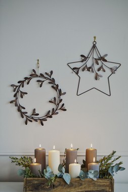 Antique Gold Star Mistletoe Wreath W31cm &pound;29.99
