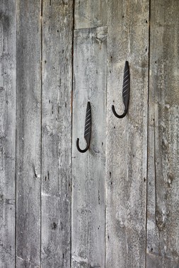 Botanic Leaf Plant Hook Black H20cm &pound;11.99