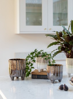 NEVE NEUTRAL 3 LEG PLANTER H19CM D17CM £29.99, NEVE NEUTRAL 3 LEG PLANTER H15CM D14CM £19.99, NEVE DARK 3 LEG PLANTER H19CM D17CM £29.99, NEVE DARK 3 LEG PLANTER H15CM D14CM £19.99