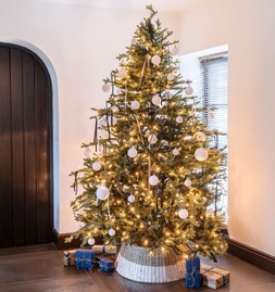 Christmas at Ivyline - ROUND FOLDABLE WICKER & WHITE TREE SKIRT D70CM