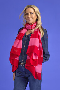 https://www.prshots.es/contents/archives/3783/1584/images/thumb350x287_auto/scamp-dude_scampanddude_mega-super-scarf-shoot_5828_thumb.jpg