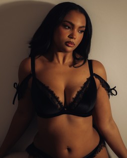 GLAMOUR PUSS SUPER PLUNGE BRA £39 €59 CAD87 AUD91.95 & GLAMOUR PUSS THONG £20 €31 CAD37 AUD40.95 - Available from October