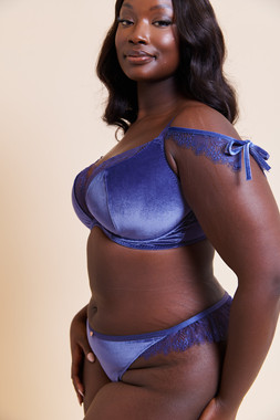 GLAMOUR PUSS SUPERPLUNGE BRA £39 €59 CA87 AU91.95 & THONG £20 €31 CA 37 AU40.95