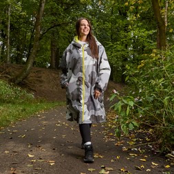 OHS Adults Water Resistant Camo Sherpa Drying Robe - Grey/Green - £30