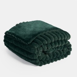 OHS Faux Fur Thick Ribbed Throw - Green- &pound;16