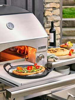 Le Creuset Cast Iron Bbq Round Pizza Pan 35cm -Satin Black €259.99 at Very.ie
