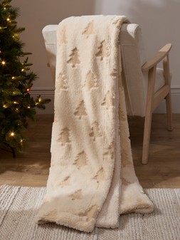 WYR1Z The Very Collection Cosy Christmas Tree Throw £35 1