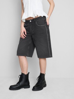 PRIMARK DNEIM STUD SHORT, £16, €18, $25, RON90, PLN80, CZK470