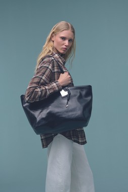 PRIMARK HANDBAG BLACK £12 €14 NE€16 $18 RON70 HUF5200 PLN60 CZK365