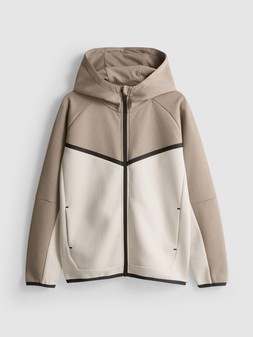 PRIMARK OLDER BOYS PERF BONDED ZT, $16 RON60 HUF4400 PLN50 CZK310 €(NE)13 €12 £9 (2)