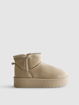 PRIMARK OLDER GIRLS PLATFORM SNUG BOOT, $17 RON65 HUF4800 PLN55 CZK340 €(NE)14 €13 £10 (1)