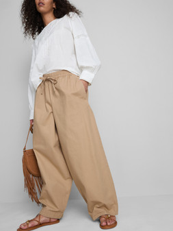 PRIMARK PRESENTS PAU ECHE CIRC CASUAL BARREL, £16, €18, $24, RON90, PLN80, CZK470, HUF6500 (2)