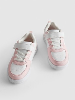 PRIMARK YOUNG GIRLS PU WHITE LOWTOP, $16 RON60 HUF4400 PLN50 CZK310 €(NE)13 €12 £10 (2)