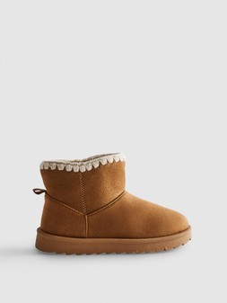 PRIMARK YOUNG GIRLS STITCH SNUG, $15 RON54 HUF4400 PLN47 CZK285 €(NE)12 €11 £8 (1)