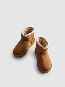 PRIMARK YOUNG GIRLS STITCH SNUG, $15 RON54 HUF4400 PLN47 CZK285 €(NE)12 €11 £8 (2)