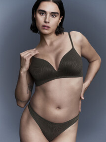 https://www.prshots.es/contents/archives/98/201/images/thumb350x287_auto/marks-spencer_body-bra-gbp22-thong-gbp14_thumb.jpg
