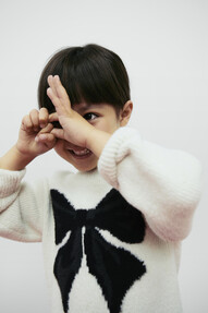 https://www.prshots.es/contents/archives/98/201/images/thumb350x287_auto/marks_amp_spencer_ms-bow-jumper-2-8-yrs-18_thumb.jpg