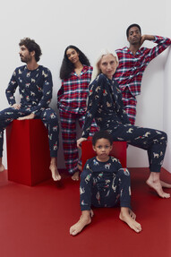 https://www.prshots.es/contents/archives/98/201/images/thumb350x287_auto/marks_amp_spencer_ms-xmas-matching-pyjamas-2024-2_thumb.jpg